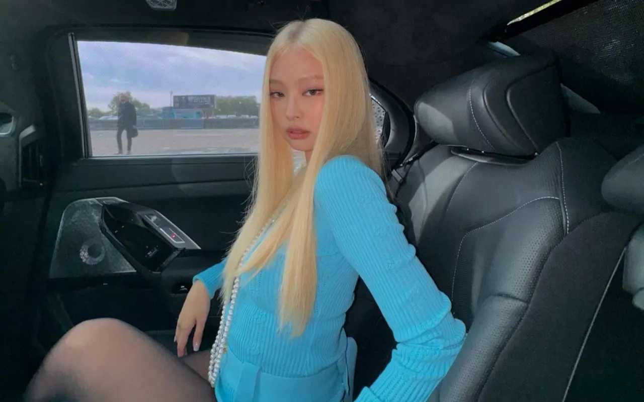 Geger Jennie Blackpink Pakai Busana Sendok Garpu sebagai aksesoris